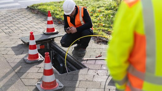 Hier wird das Einblasgerät mit dem Leerrohr verbunden.
