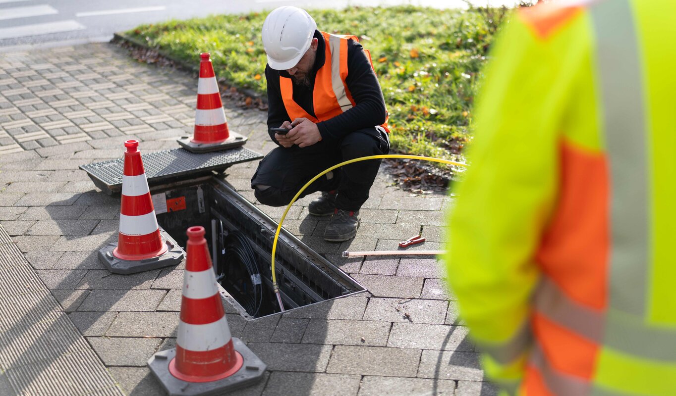 Hier wird das Einblasgerät mit dem Leerrohr verbunden.